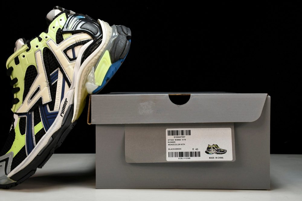 Runner 'Green Blue Grey Black' - Image 24