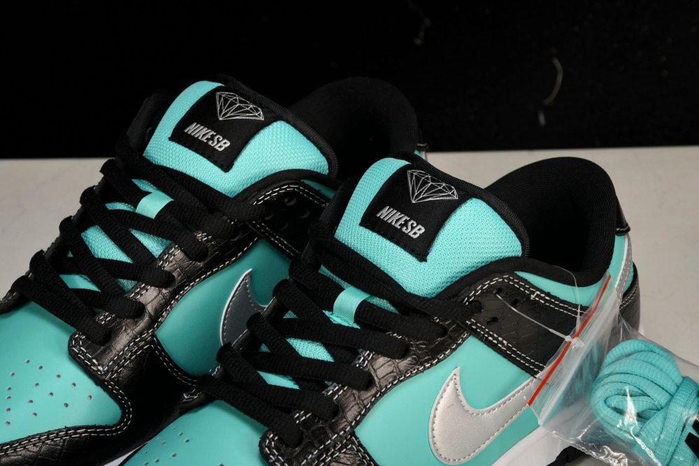 SB Dnk Low x Diamond Supply Co. - Image 24