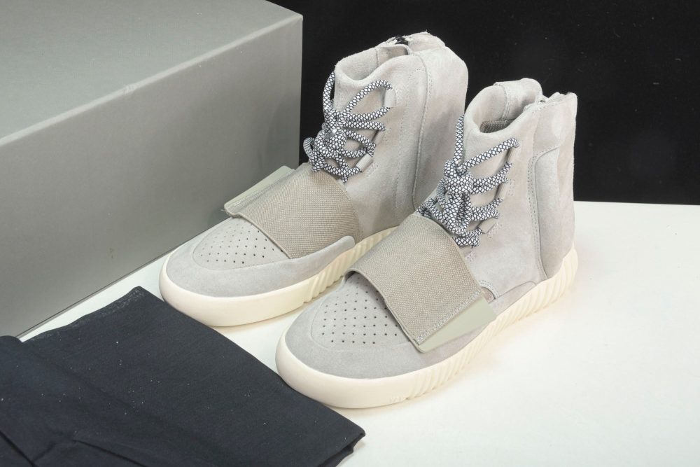 Yzy Boost 750 OG Carbon - Image 24