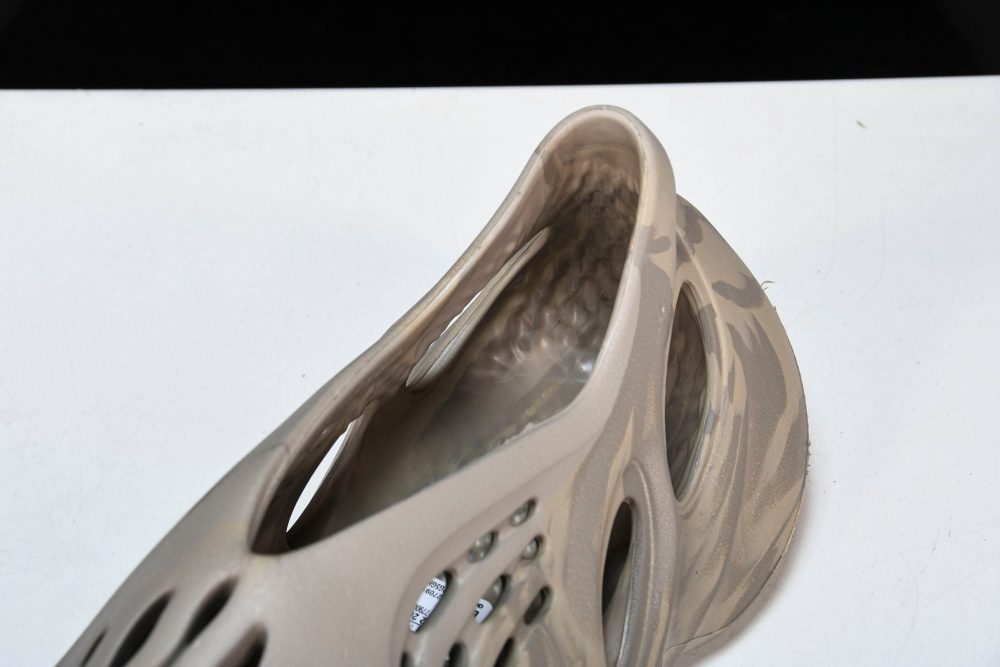 Yzy Foam RNNR 'Stone Sage' - Image 11