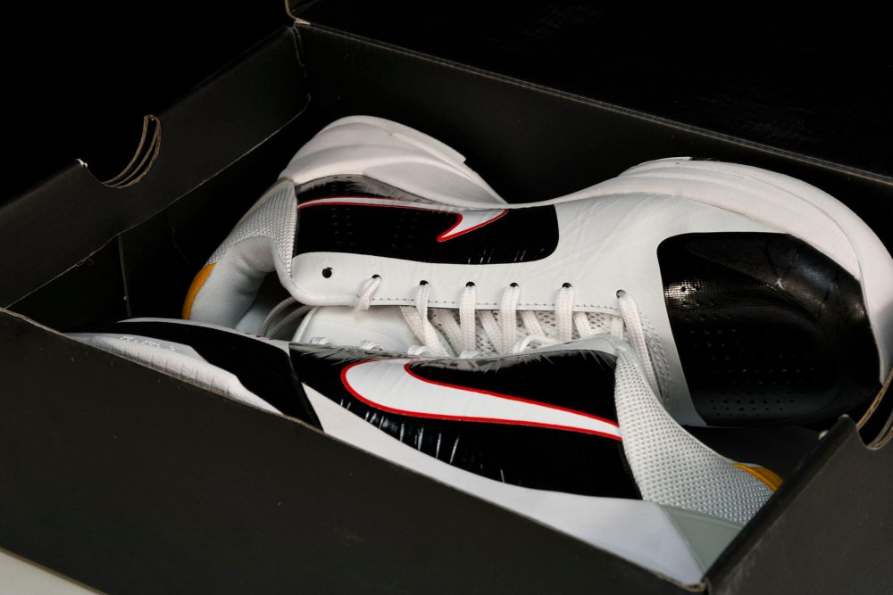 Kobe 5 Protro 'Bruce Lee Alternate' - Image 25