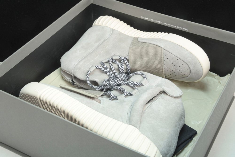 Yzy Boost 750 OG Carbon - Image 25