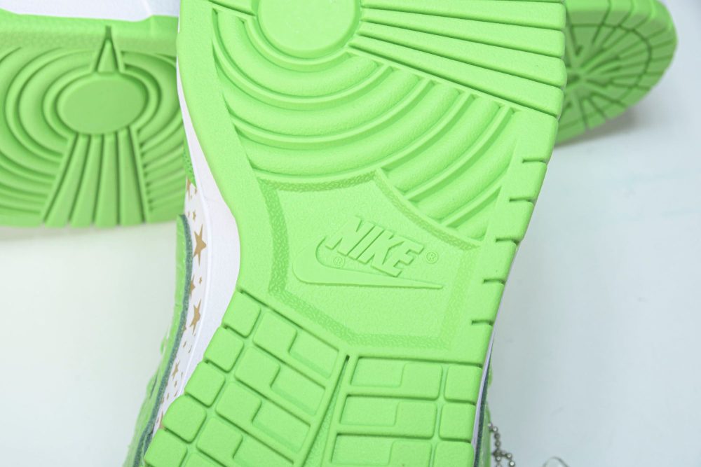 Supreme x SB Dnk Low Stars 'Mean Green' - Image 25