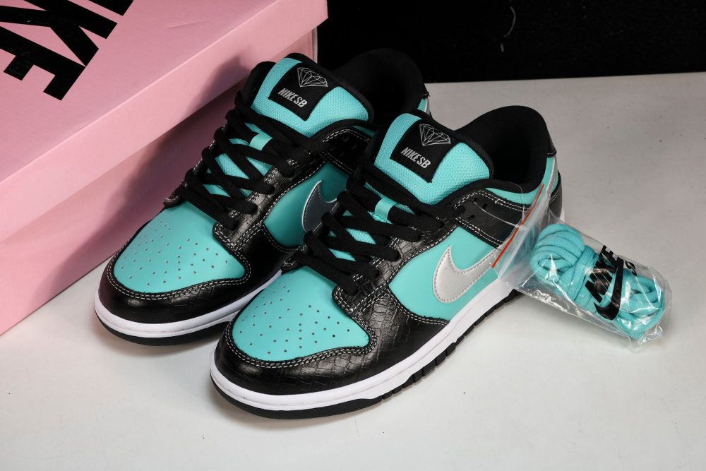 SB Dnk Low x Diamond Supply Co. - Image 25