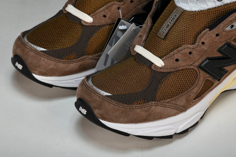NB 990v3 x JJJJound 'Montréal' - Image 19