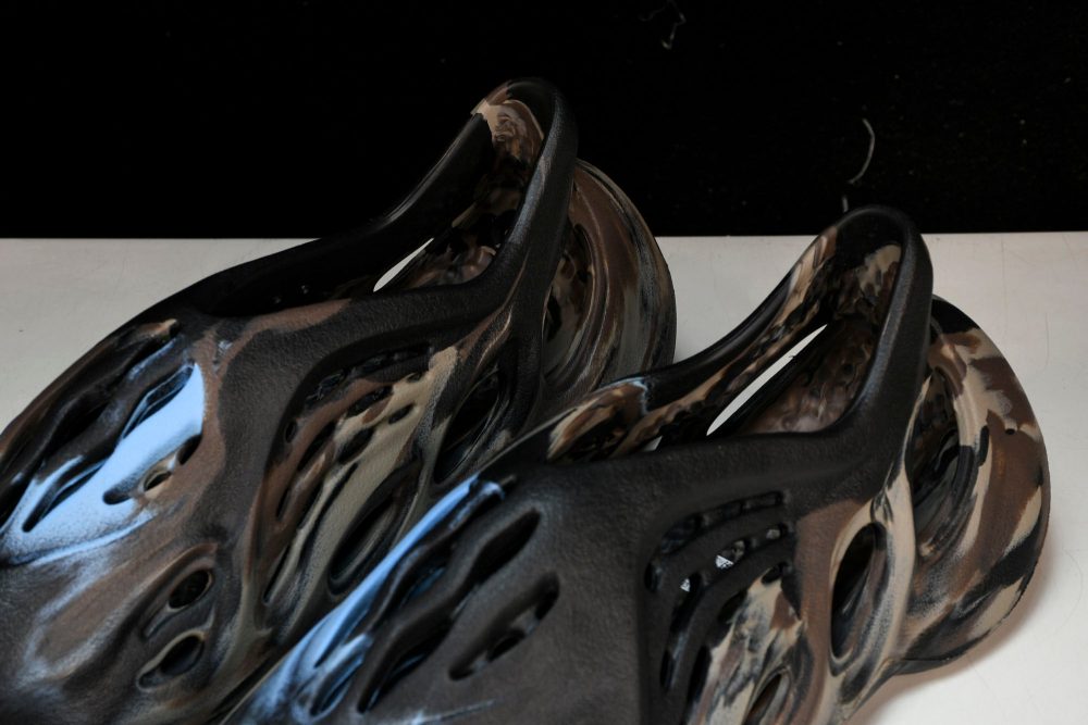 Yzy Foam RNNR 'MX Cinder' - Image 15