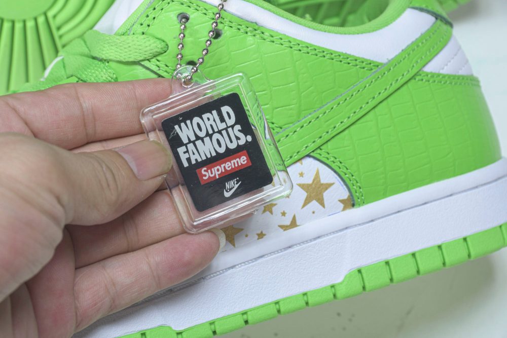 Supreme x SB Dnk Low Stars 'Mean Green' - Image 26