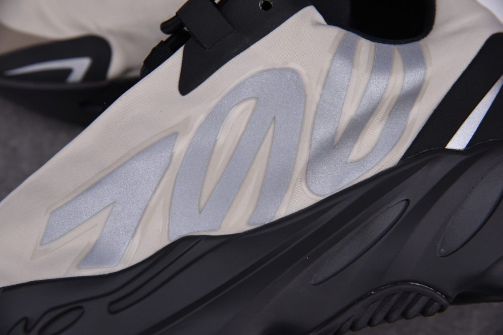 Yzy Boost 700 MNVN Bone - Image 8