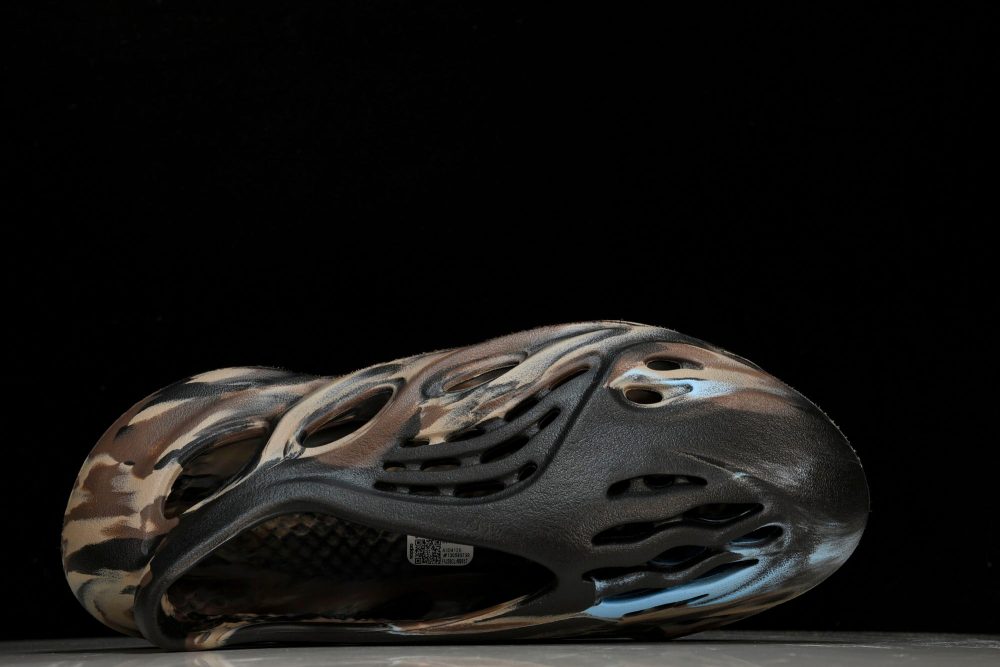 Yzy Foam RNNR 'MX Cinder' - Image 4
