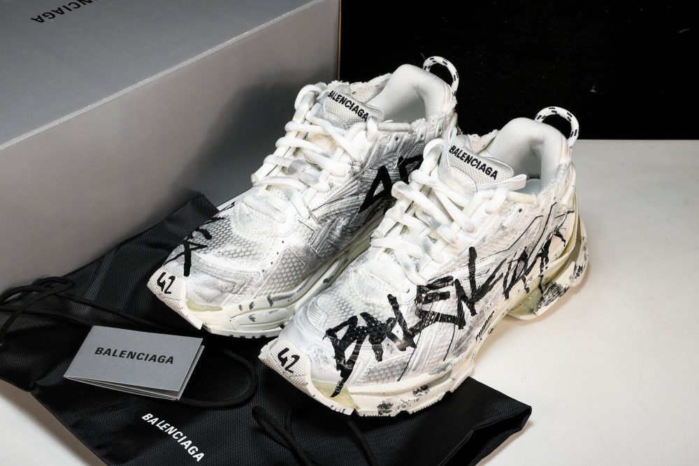 Runner 'White Graffiti' - Image 23