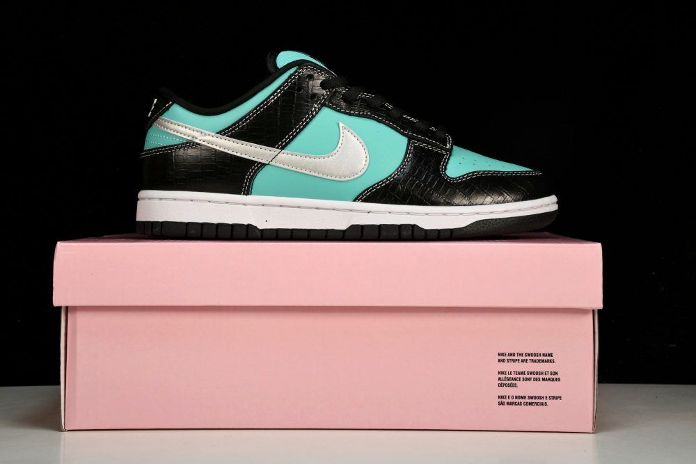 SB Dnk Low x Diamond Supply Co. - Image 29