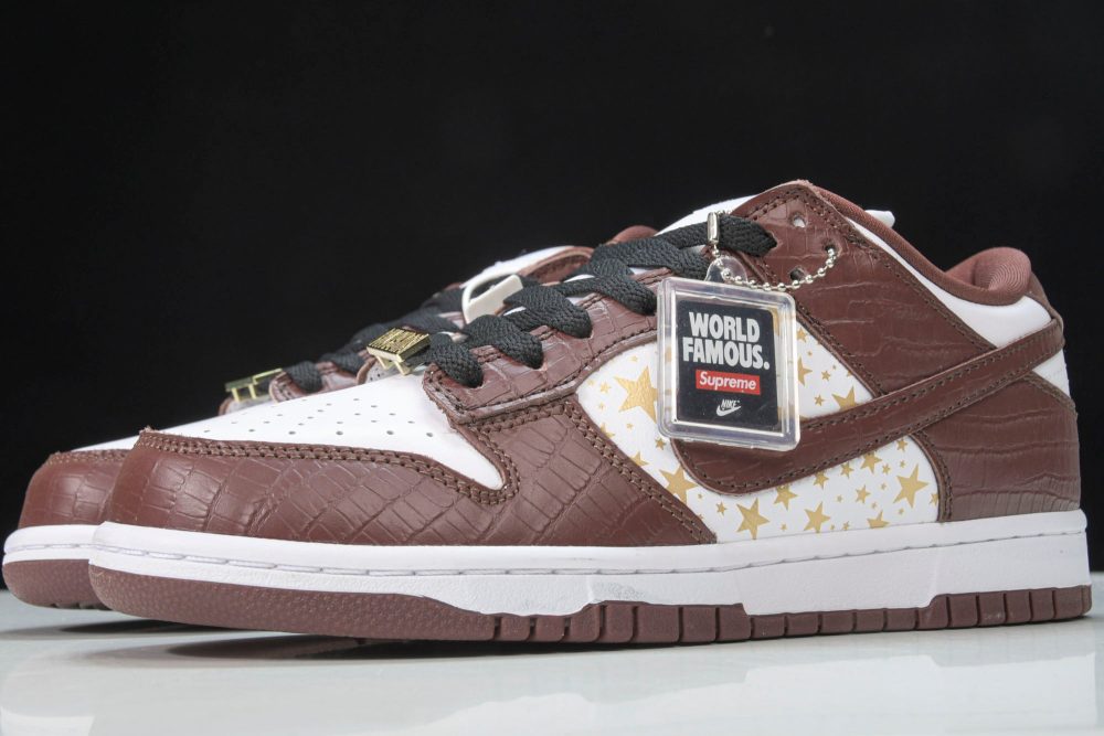 Supreme x SB Dnk Low Stars 'Barkroot Brown' - Image 2