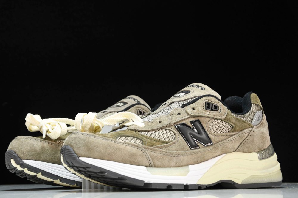 NB 992 x JJJJound 'Grey' - Image 2