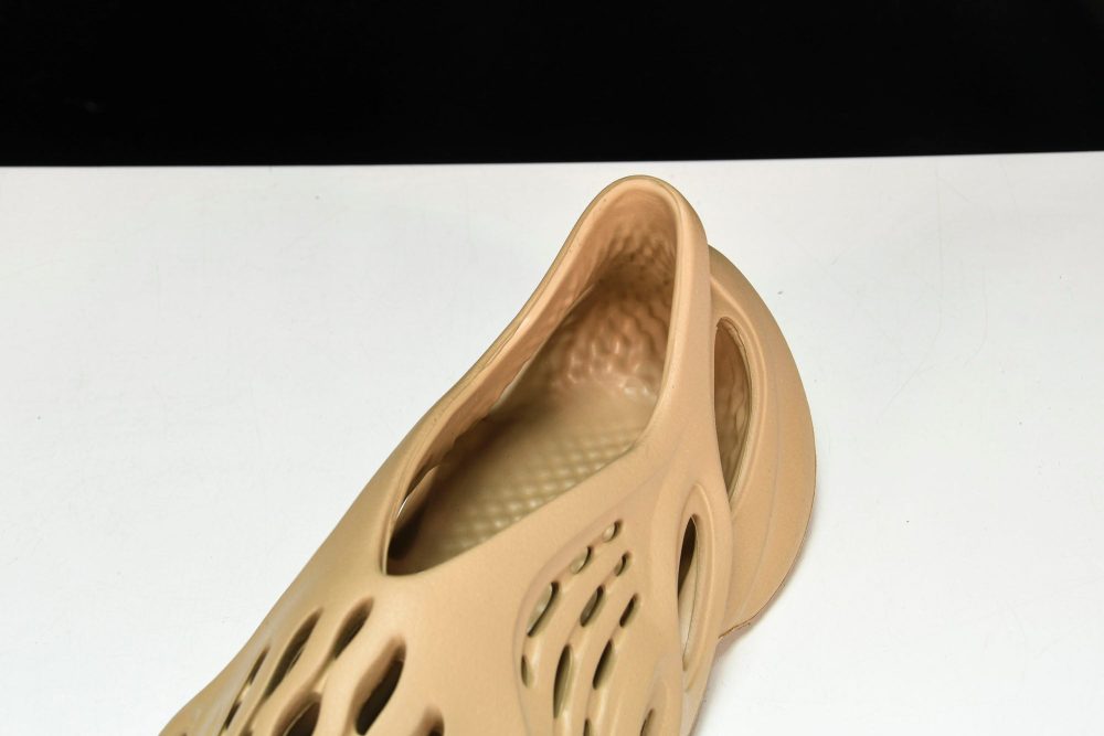 Yzy Foam RNNR 'Ochre' - Image 10