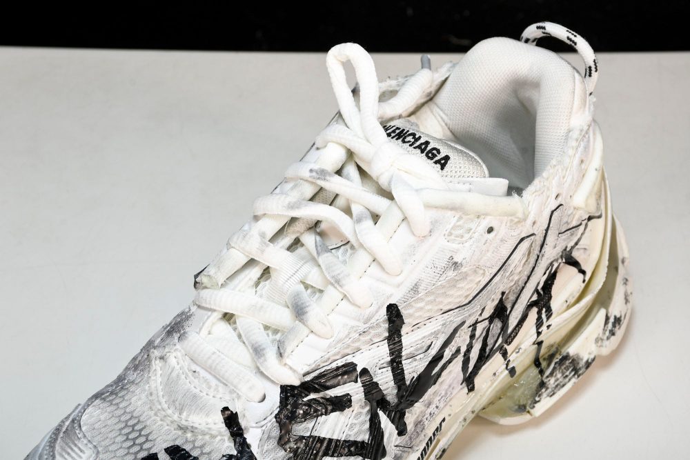 Runner 'White Graffiti' - Image 10