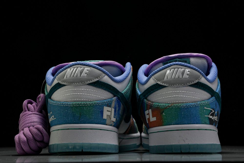 SB Dnk Low x Futura Laboratories 'Bleached Aqua' - Image 7