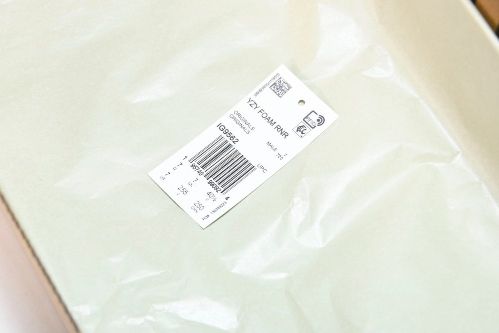 Yzy Foam RNNR 'MX Carbon' - Image 26
