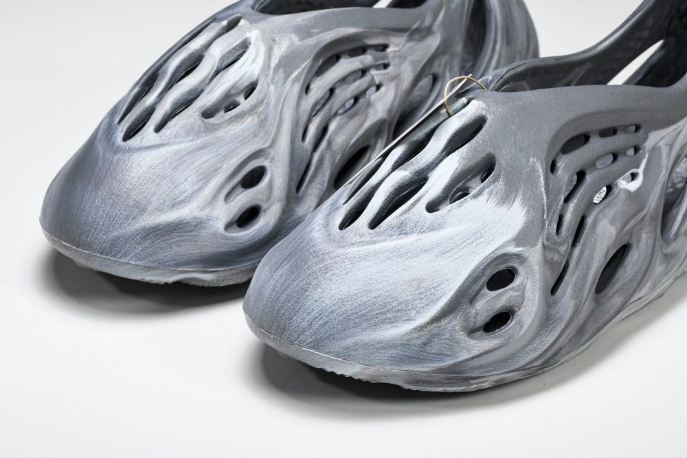 Yzy Foam RNNR 'MX Granite' - Image 14