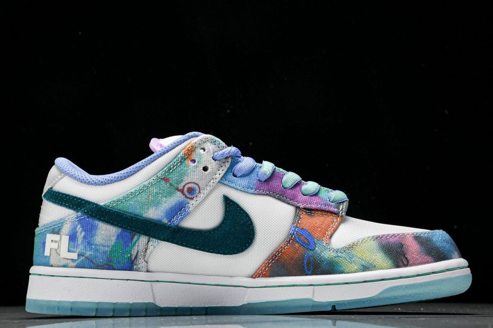 SB Dnk Low x Futura Laboratories 'Bleached Aqua' - Image 3