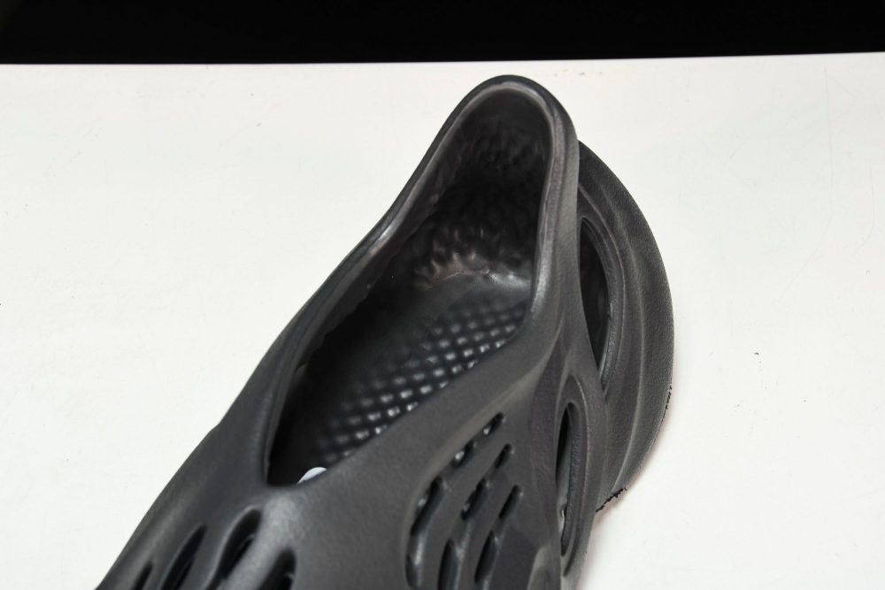 Yzy Foam RNNR 'Onyx' - Image 10