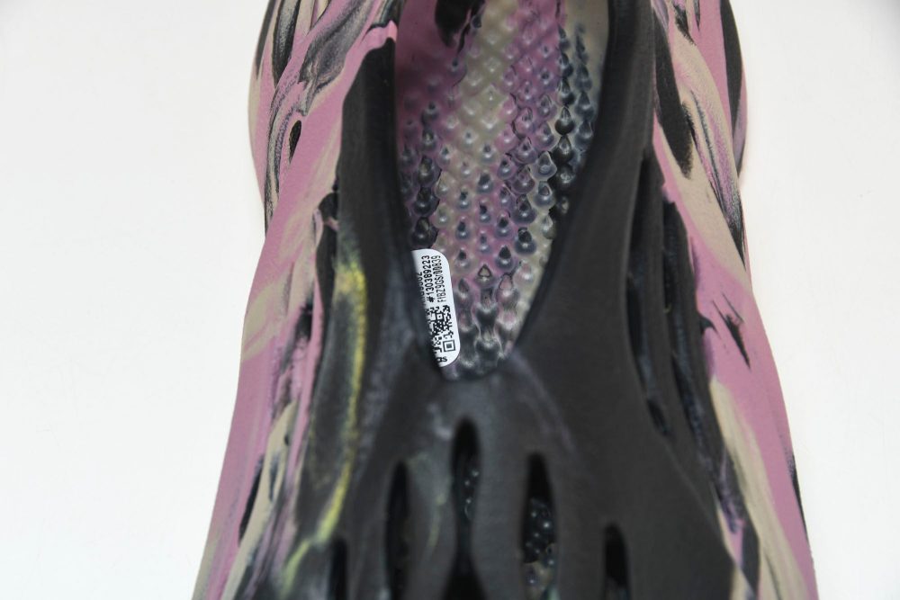 Yzy Foam RNNR 'MX Carbon' - Image 11