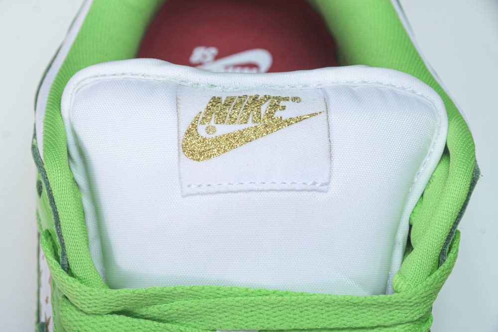 Supreme x SB Dnk Low Stars 'Mean Green' - Image 30
