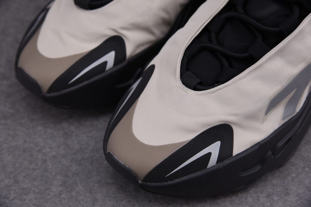 Yzy Boost 700 MNVN Bone - Image 7