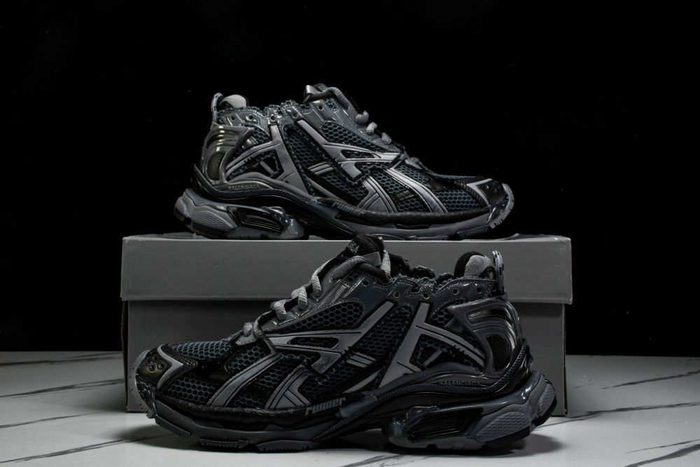 Runner 'Dark Grey Black' - Image 24