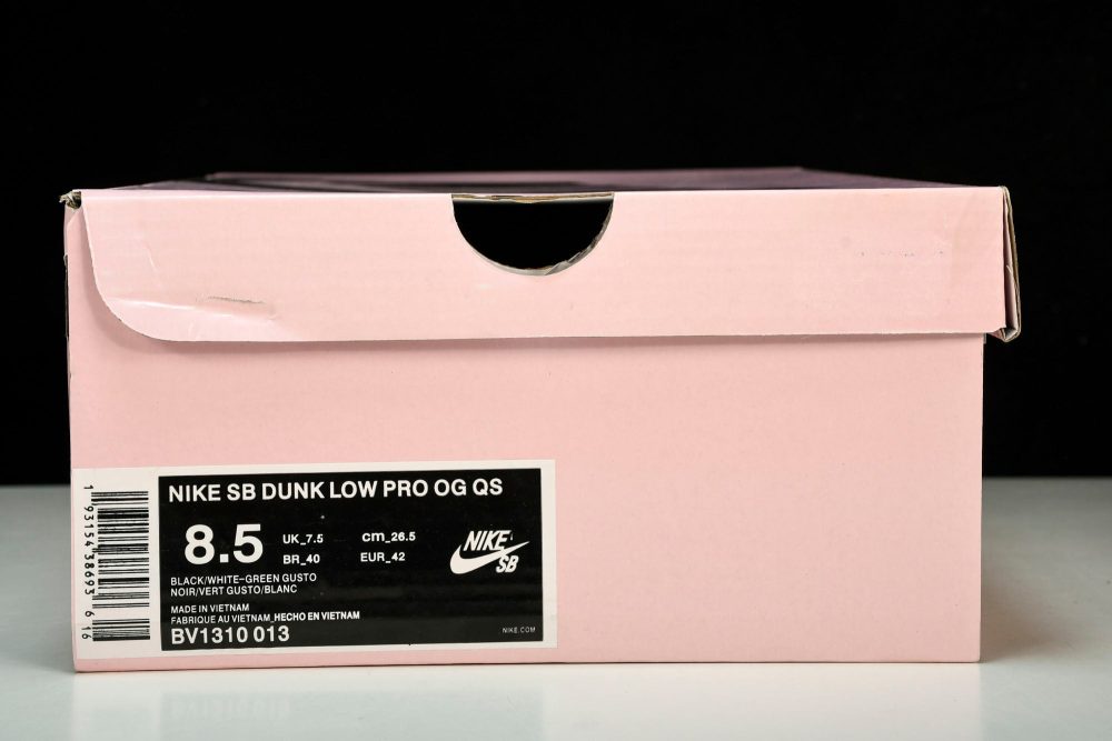SB Dnk Low 'Staple Panda Pigeon' - Image 31