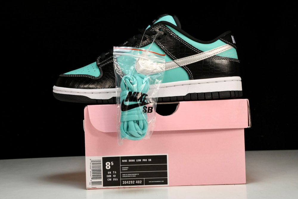SB Dnk Low x Diamond Supply Co. - Image 31