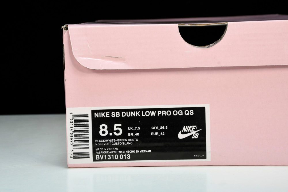 SB Dnk Low 'Staple Panda Pigeon' - Image 32