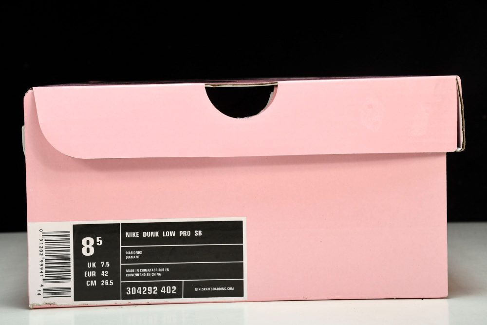 SB Dnk Low x Diamond Supply Co. - Image 32