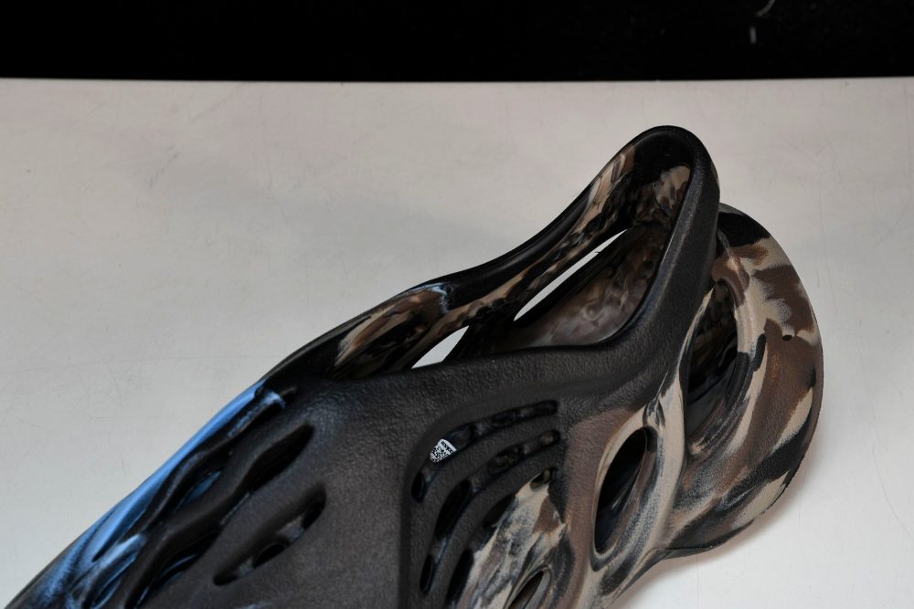 Yzy Foam RNNR 'MX Cinder' - Image 10