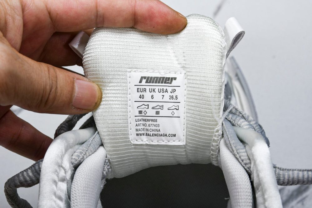Runner 'White Silver Grey' - Image 12