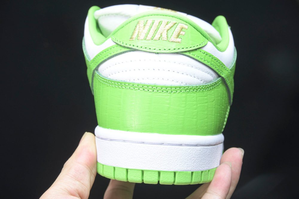 Supreme x SB Dnk Low Stars 'Mean Green' - Image 34
