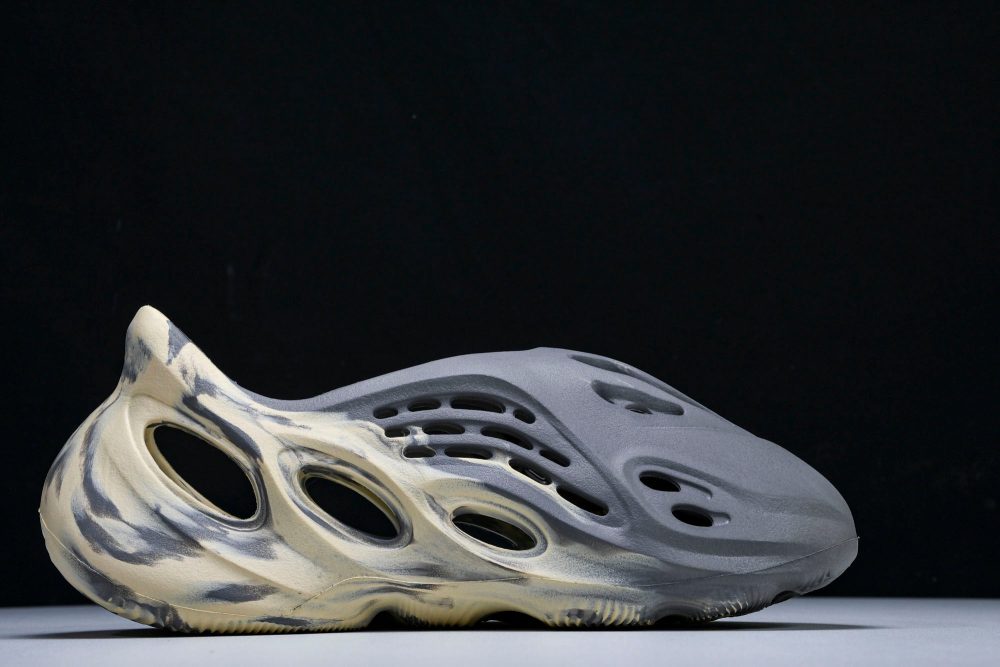 Yzy Foam RNNR 'MX Moon Grey' - Image 3