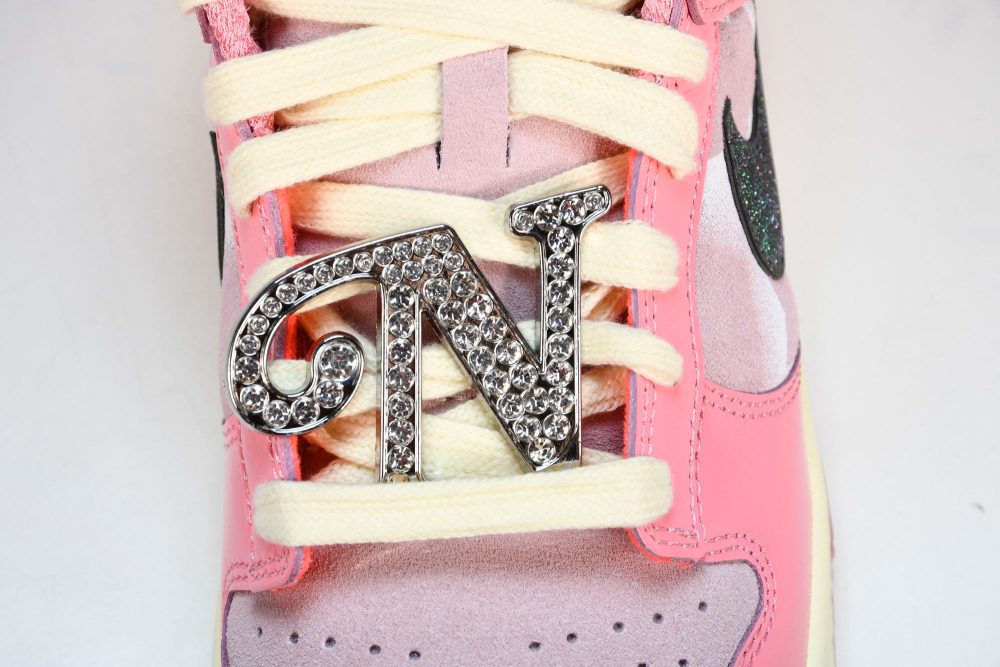 SB Dnk Low LX 'Barbie' - Image 10