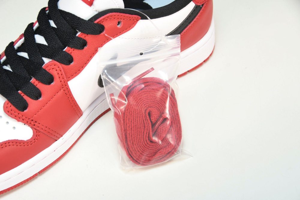 AJ1 Retro Low OG 'Chicago' - Image 9