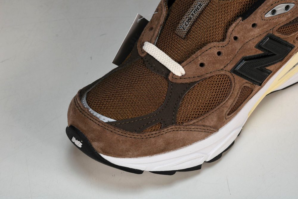 NB 990v3 x JJJJound 'Montréal' - Image 9