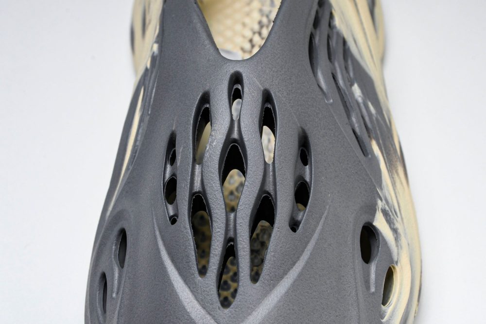 Yzy Foam RNNR 'MX Moon Grey' - Image 11