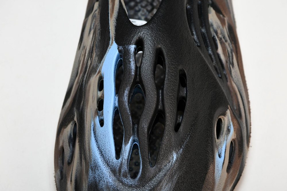 Yzy Foam RNNR 'MX Cinder' - Image 11