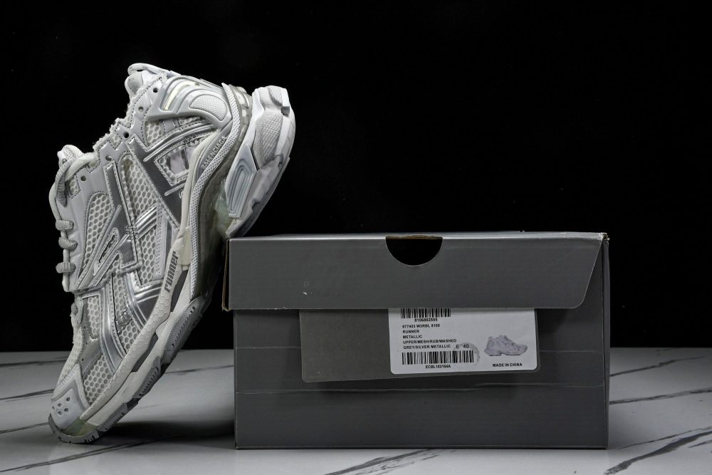 Runner 'White Silver Grey' - Image 26