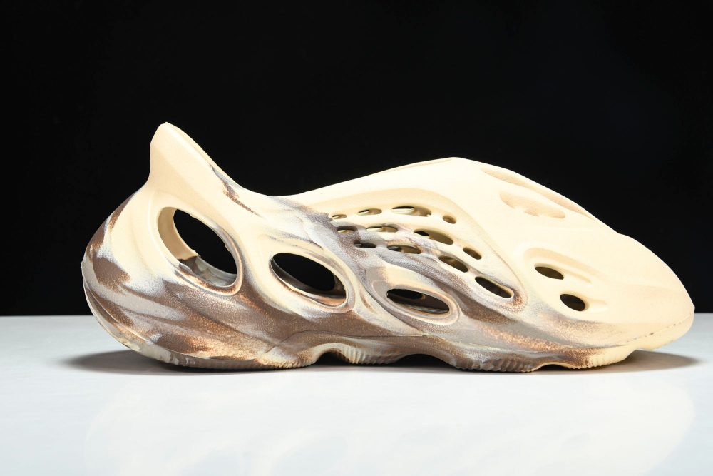 Yzy Foam RNNR 'MX Cream Clay' - Image 3