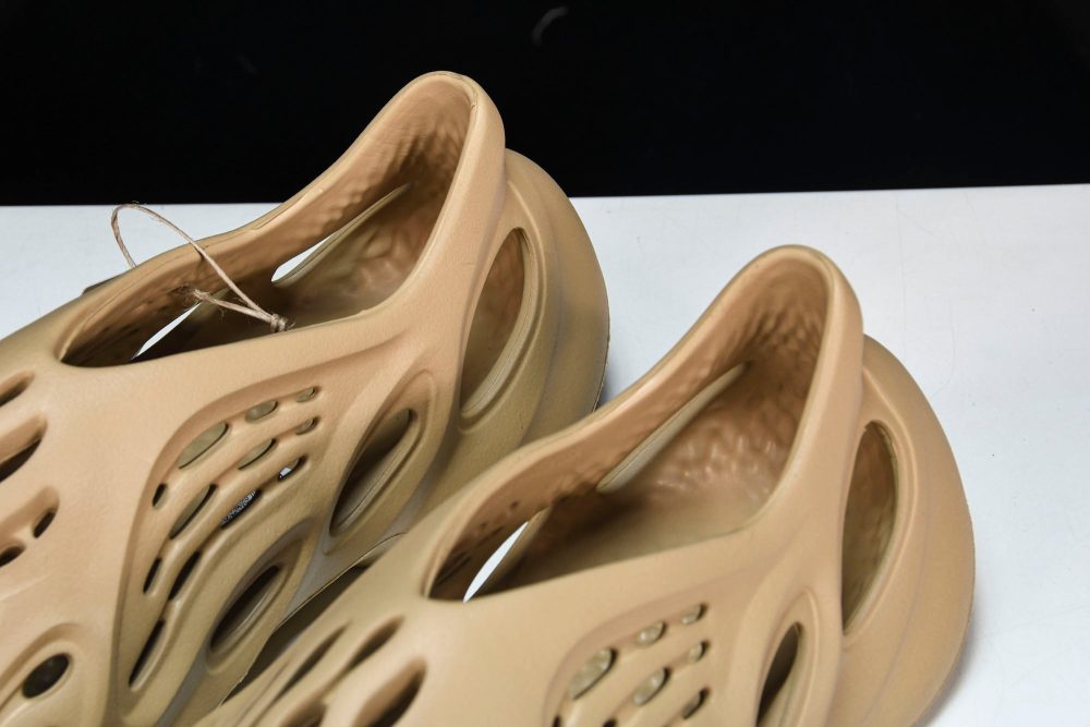 Yzy Foam RNNR 'Ochre' - Image 16