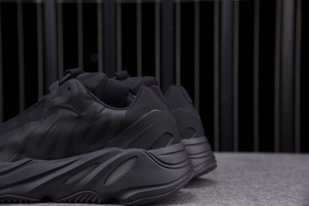 Yzy Boost 700 MNVN Black - Image 5