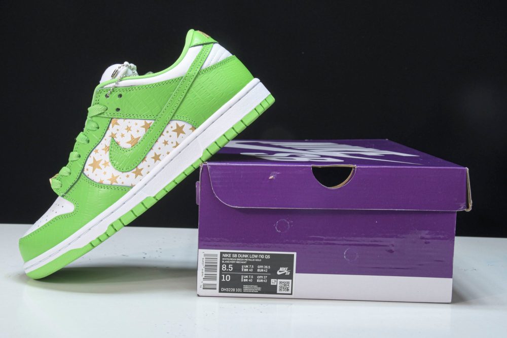 Supreme x SB Dnk Low Stars 'Mean Green' - Image 42