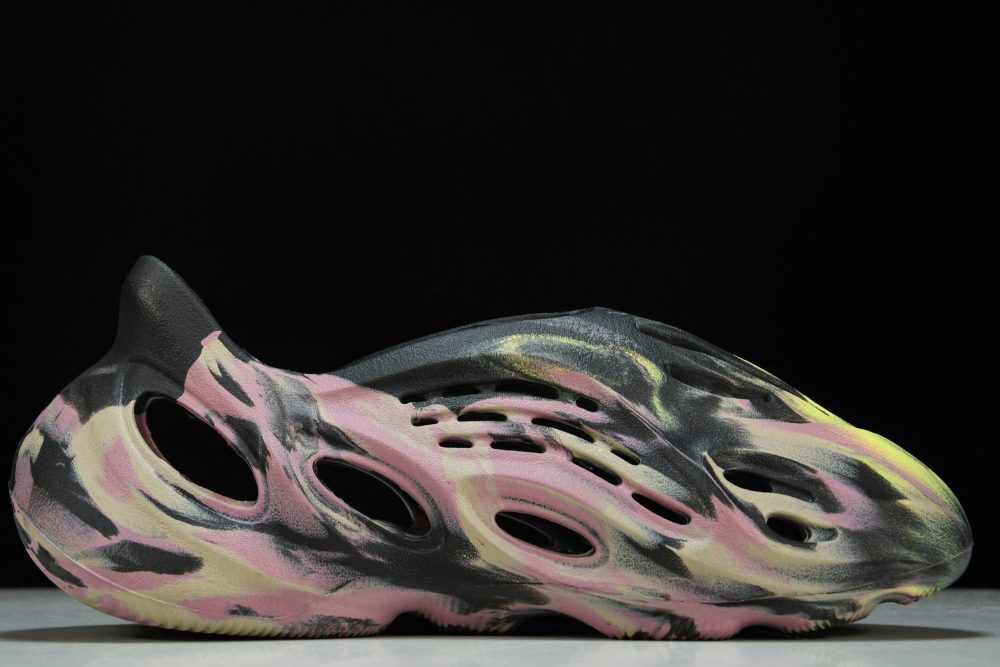 Yzy Foam RNNR 'MX Carbon' - Image 3