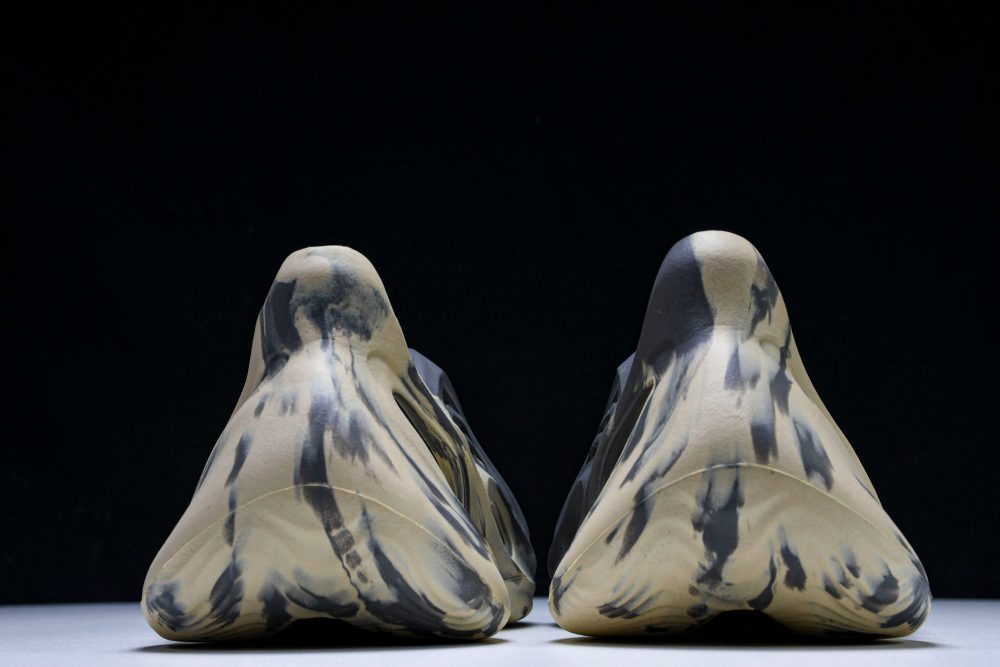 Yzy Foam RNNR 'MX Moon Grey' - Image 7