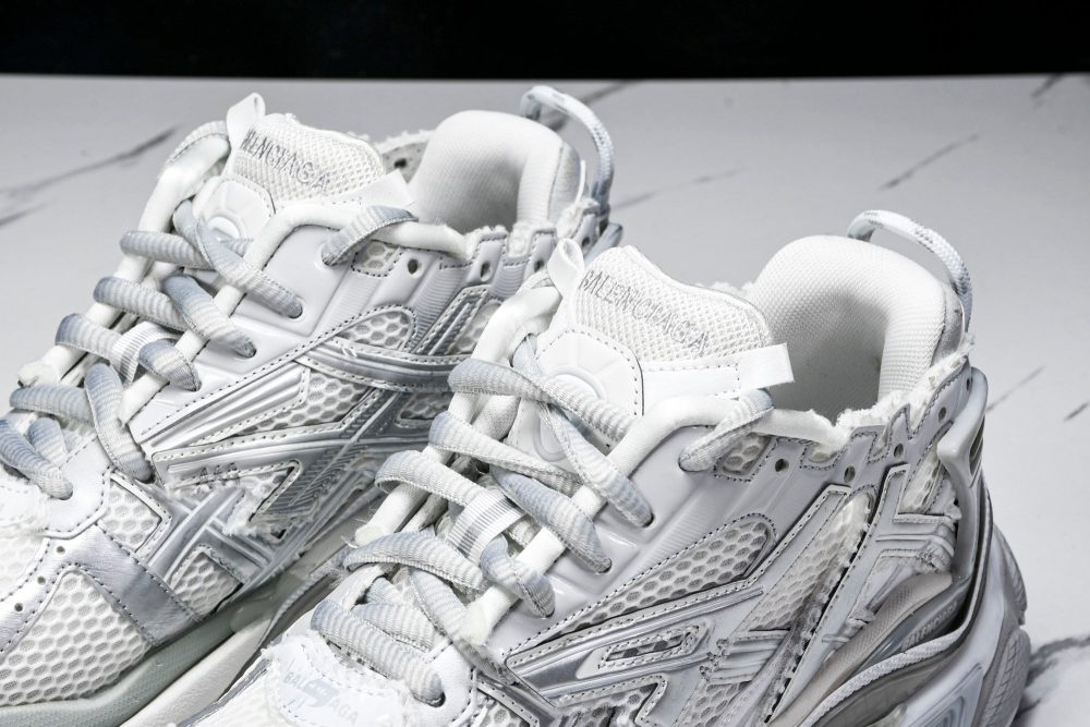Runner 'White Silver Grey' - Image 21