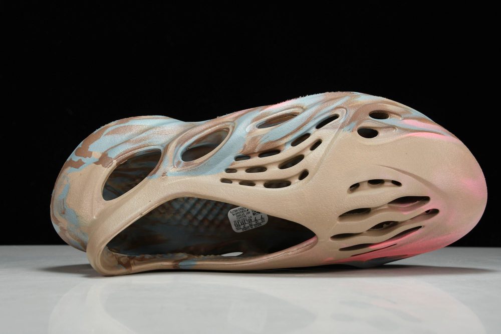 Yzy Foam RNNR 'MX Sand Grey' - Image 4